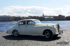 Rent Cars and Buses: Rolls-Royce 1956